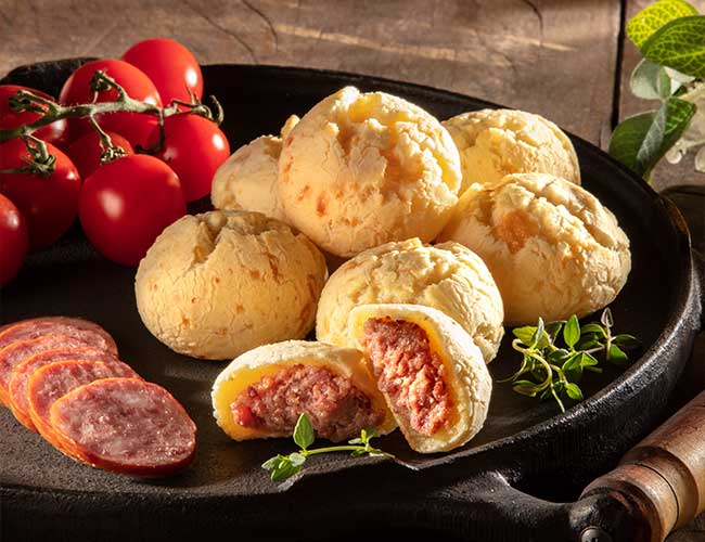 Pão de Queijo Recheado com Calabresa