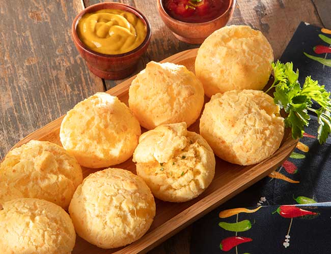 Pão de Queijo Recheado com Frango